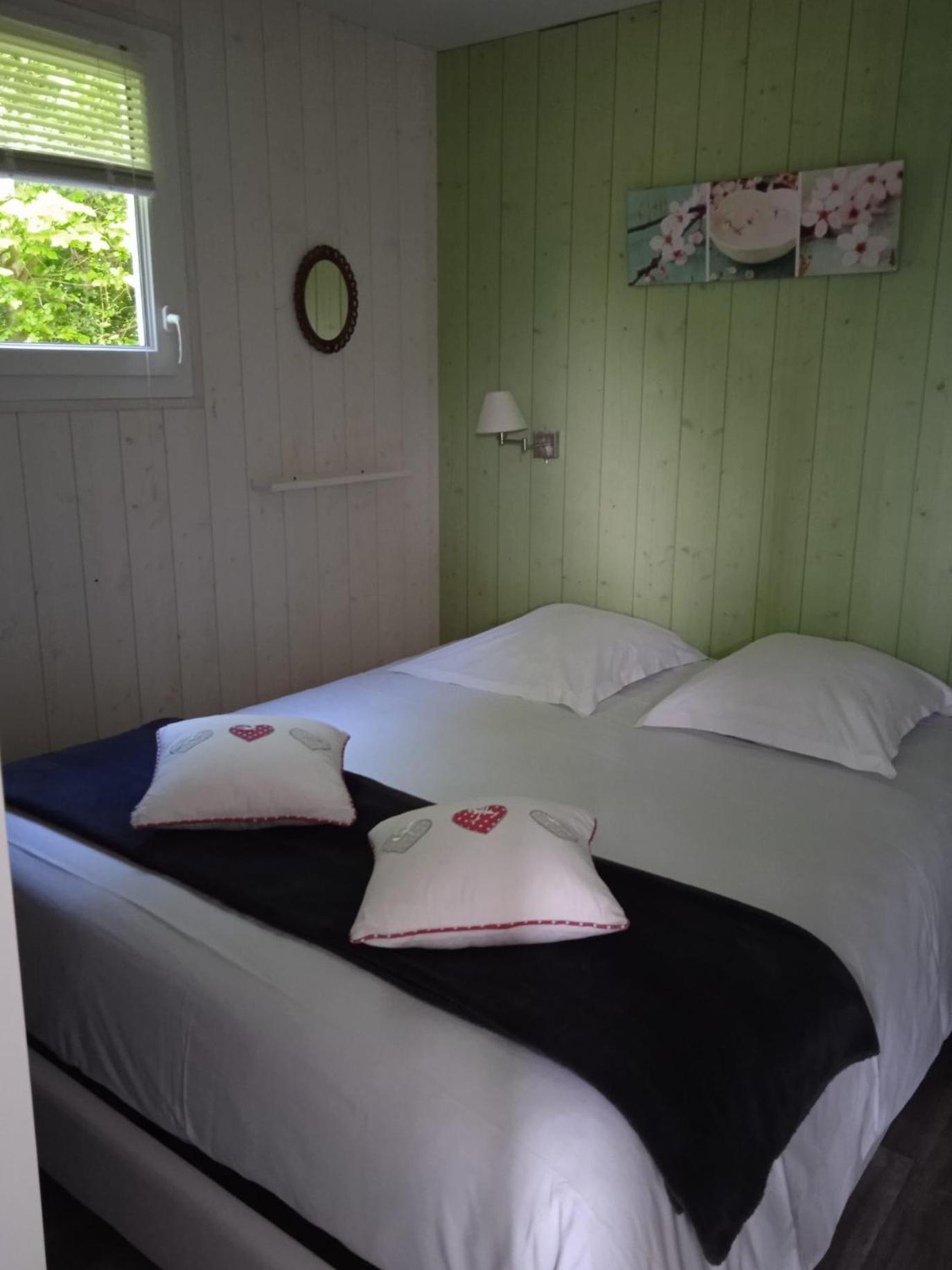 Les Cabanes Du Lac Vandré Екстериор снимка
